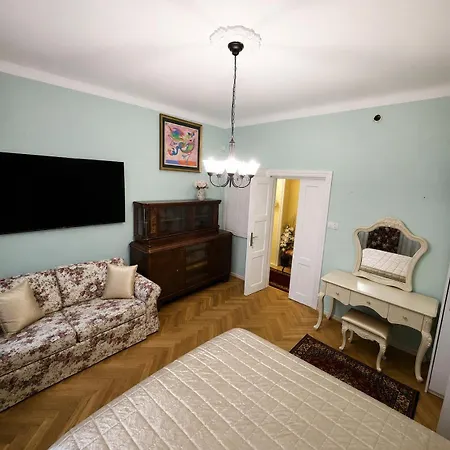 Hoavilla The Noble Apartment, Srodmiescie Apartment *